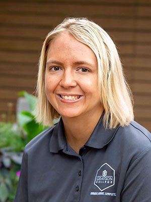 汉娜鲍夫 headshot