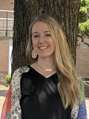 页面Hermanson headshot