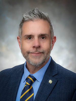 丹尼斯·韦斯特曼 headshot