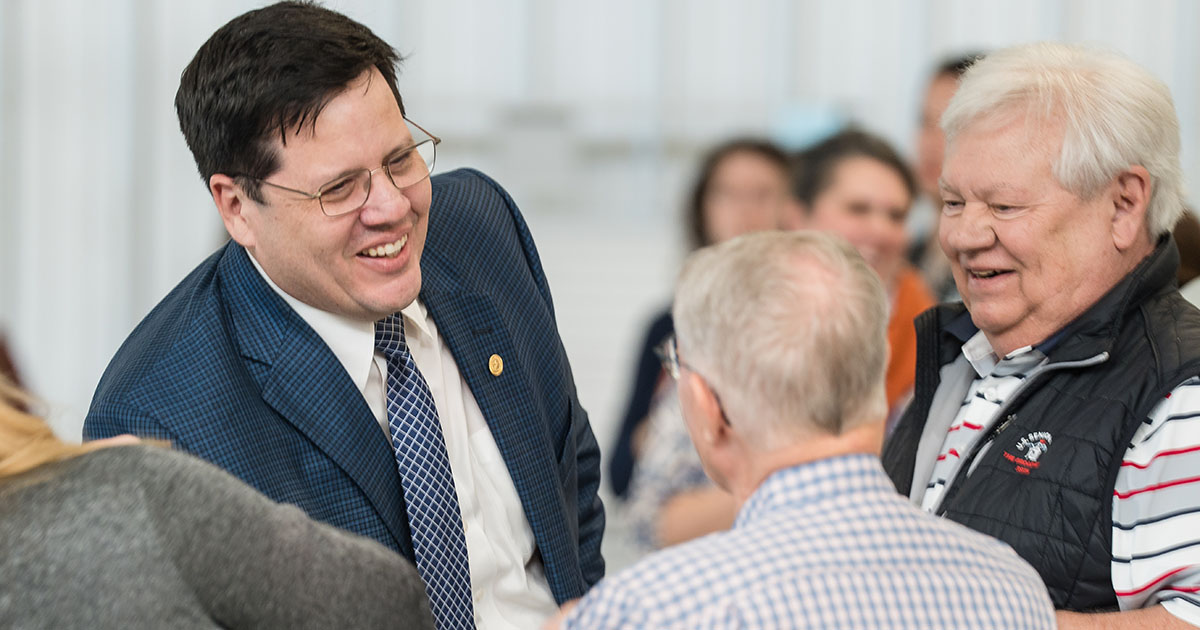 Jeremy McMillen, 总统 of 美高梅博彩, shaking hands with community members